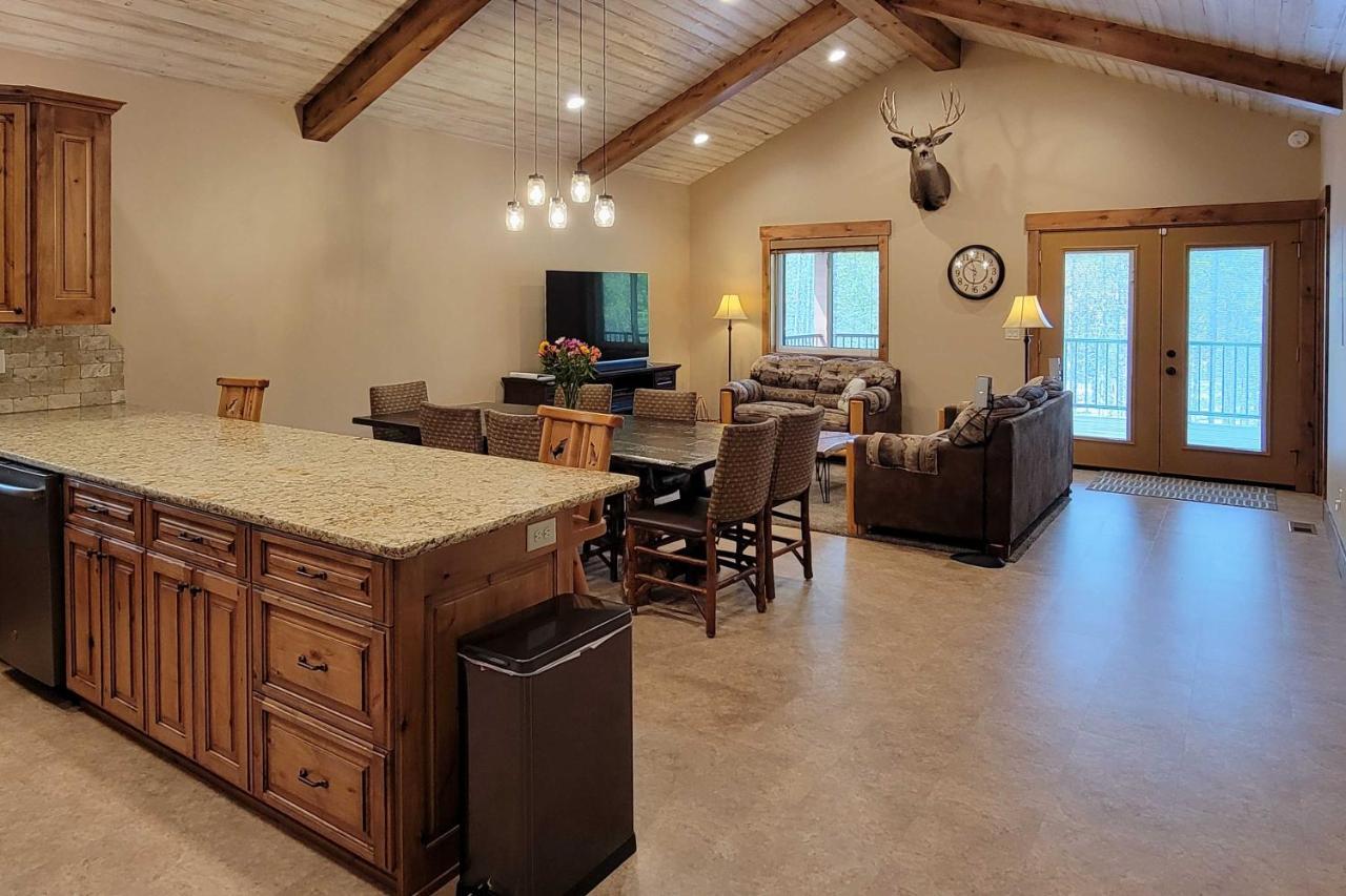 Outdoor Adventure Hub About 20 Miles To Yellowstone! Island Park Exterior foto